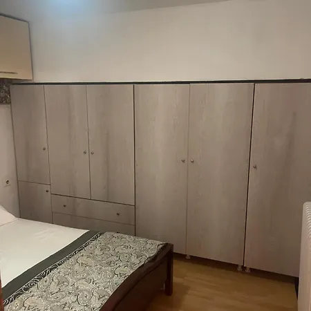 Cozy διαμερισμα με πάρκινγκ και Bbq κοντά στα καμένα βούρλα
